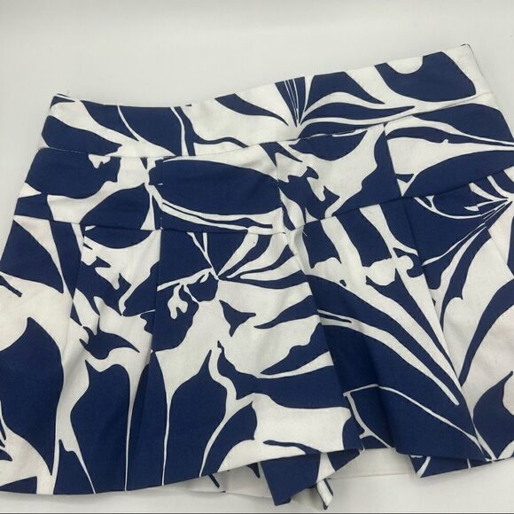 Milly Minis NWT Magnolia Print Pleated Shorts (8) - Picture 7 of 11